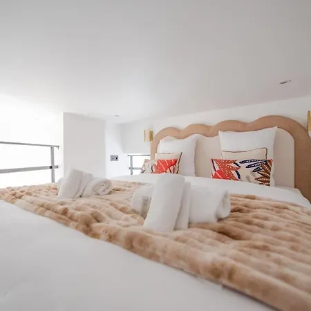 Cosy In With Ac 파리